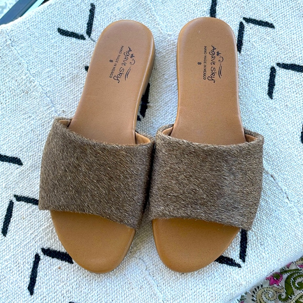 Agave Sky NWOT Soft Brown Cowhide Sandals‎ Size 8